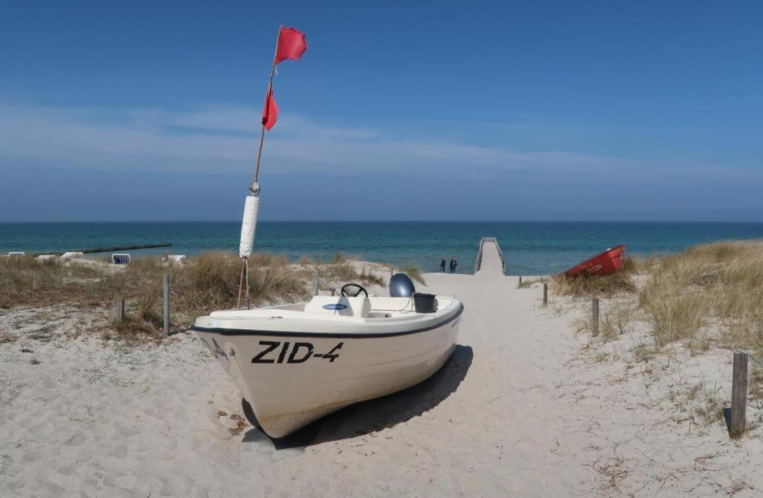 Wohnung 9 Meer-Ruhe Im Haus Stranddistel Komfortable Ferienwohnung Im 1 Og Fuer 4 Personen In Цингст Екстериор снимка